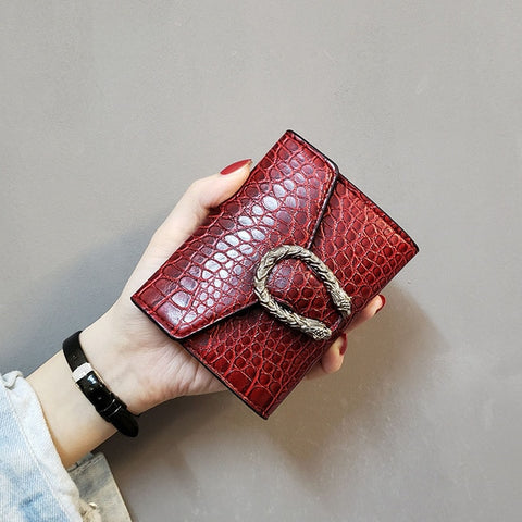 Women's short wallet 2025 retro wild wallet women's crocodile pattern buckle wallet simple fashion ladies clutch Free shipping